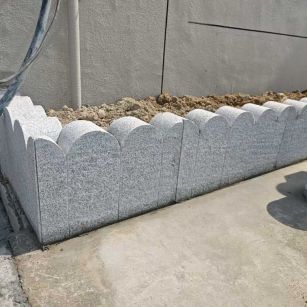 安康 芝麻白花岗岩花边石铺装效果图