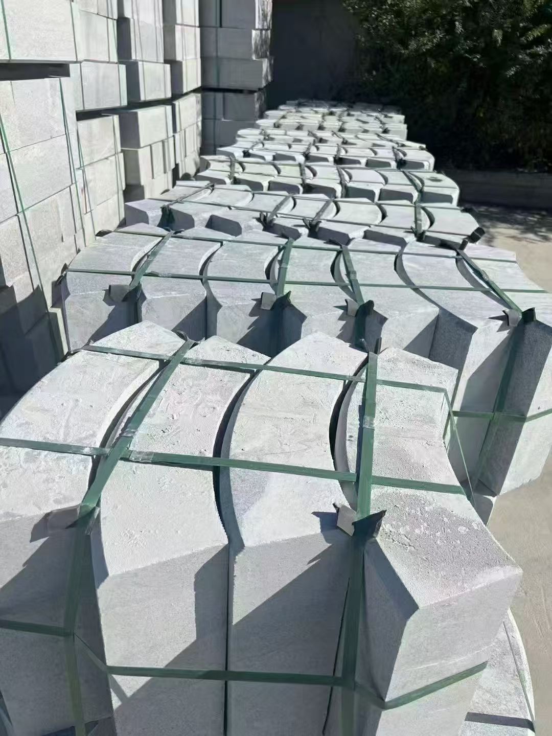 安康 芝麻灰弧形路沿石